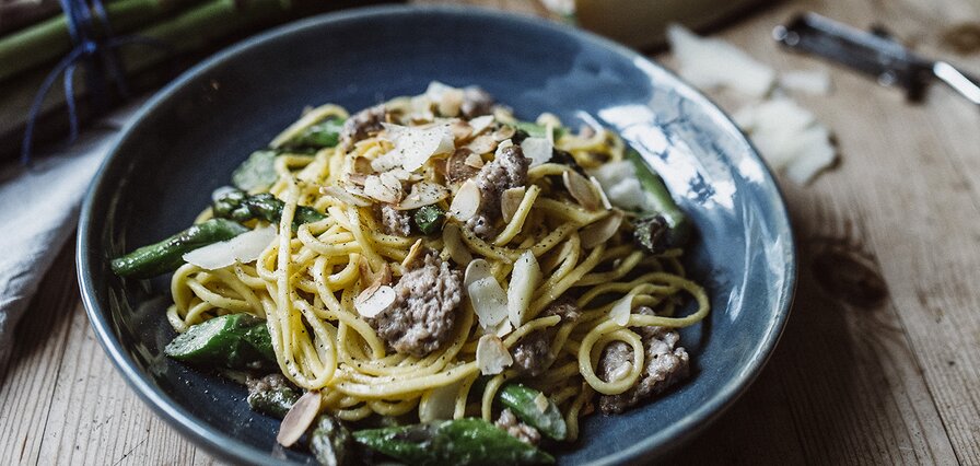 Rezept Eierbandnudeln mit grünem Spargel und Salsiccia